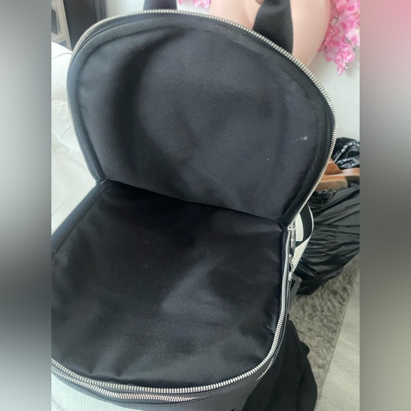 Authentic Louis Vuitton black Taiga Adrian Backpack - Picture 7 of 16